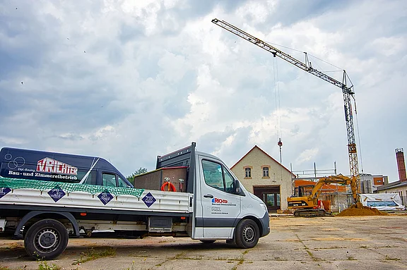 Baustelle während des Umbaus und der Sanierung einer Produktionshalle in Radeberg
